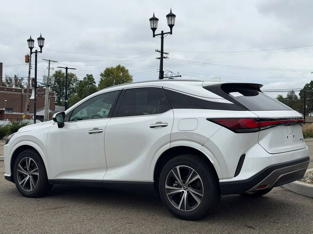 Used 2024 White Lexus 350 Premium image 3