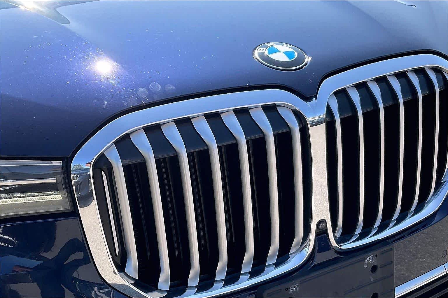 Used 2020 Tanzanite Blue II Metallic BMW xDrive40i image 31