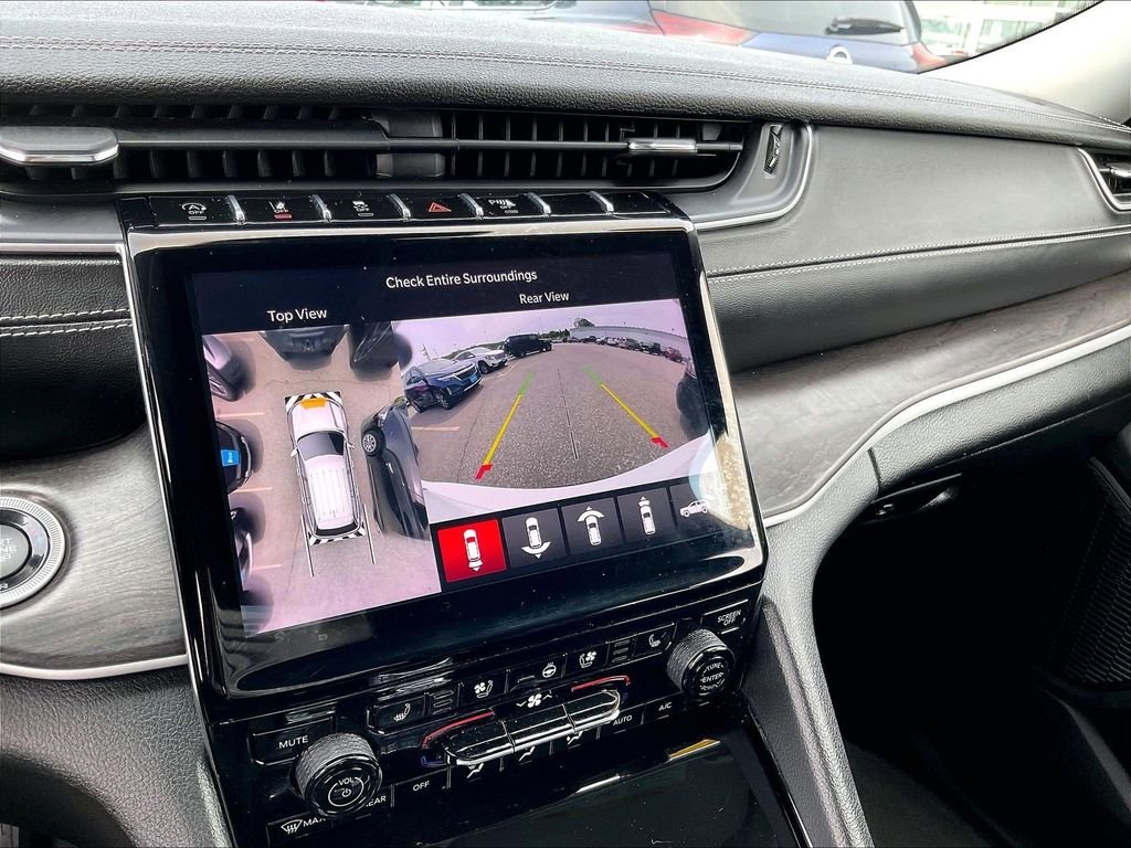 Used 2023 White/off-white Jeep Limited image 20
