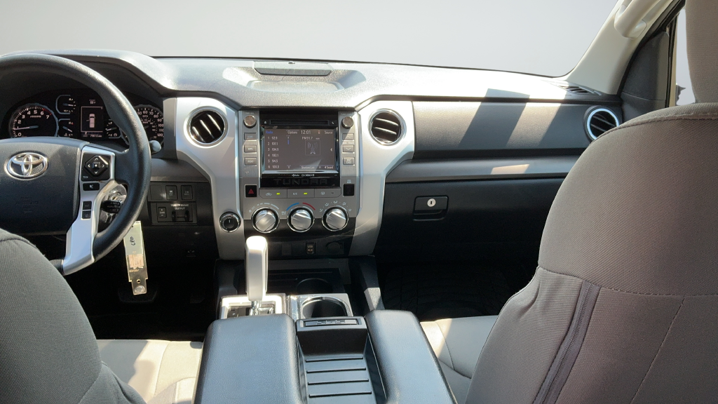 Used 2018 Gray Toyota SR5 image 7