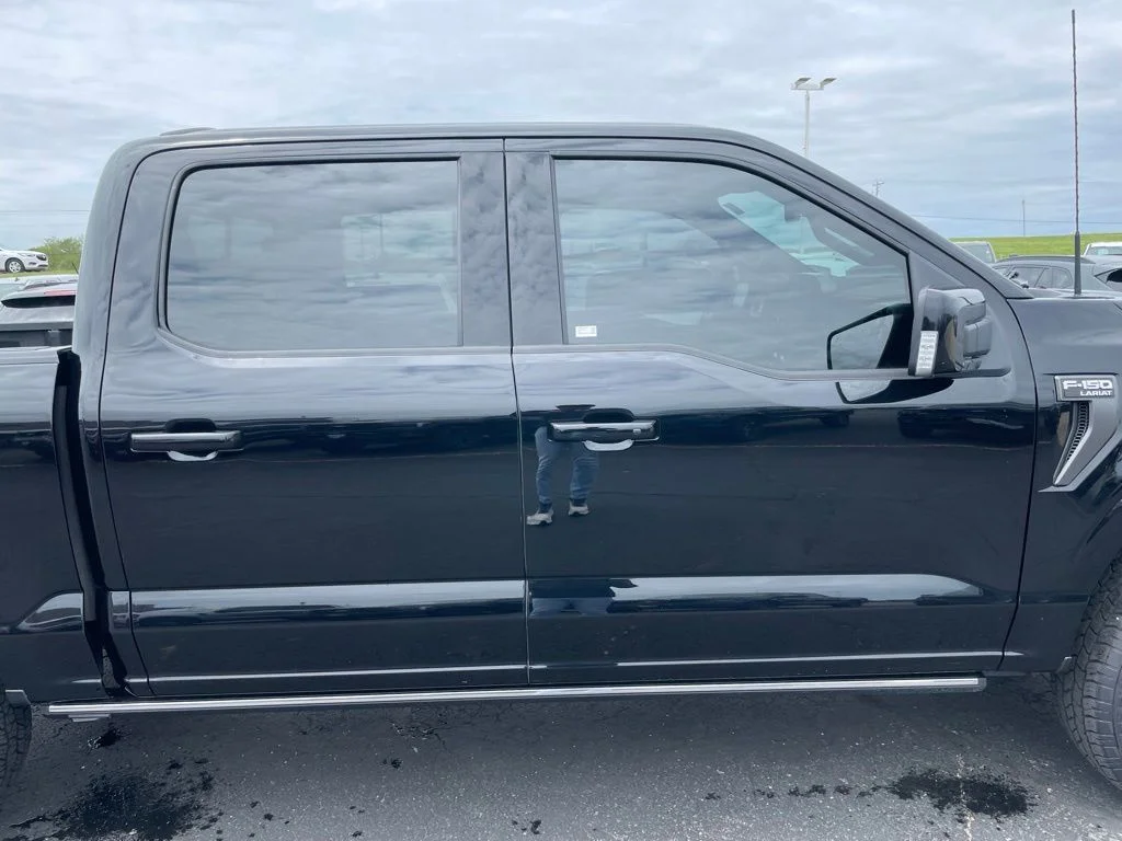 Used 2023 Black Ford Lariat image 31