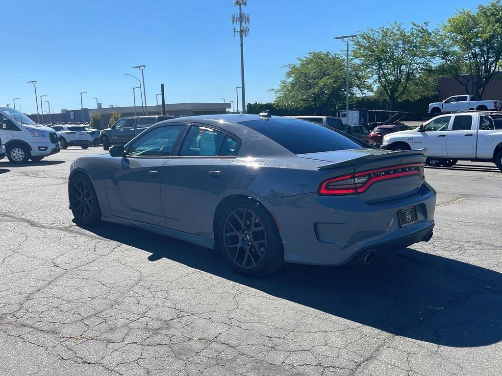 Used 2018 Destroyer Gray Clearcoat Dodge R/T Scat Pack image 5
