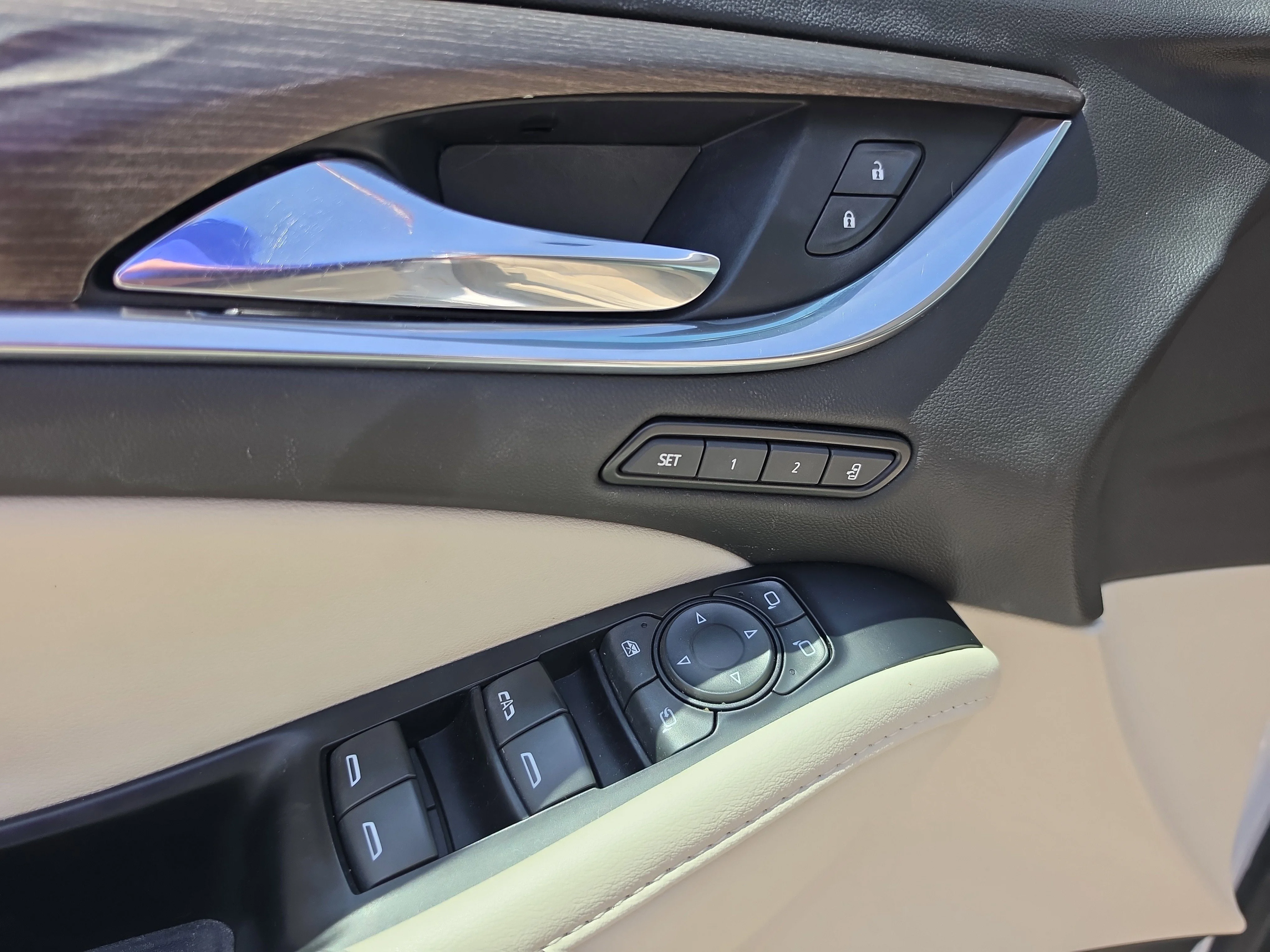 Used 2023 White Frost Tricoat Buick Avenir image 19