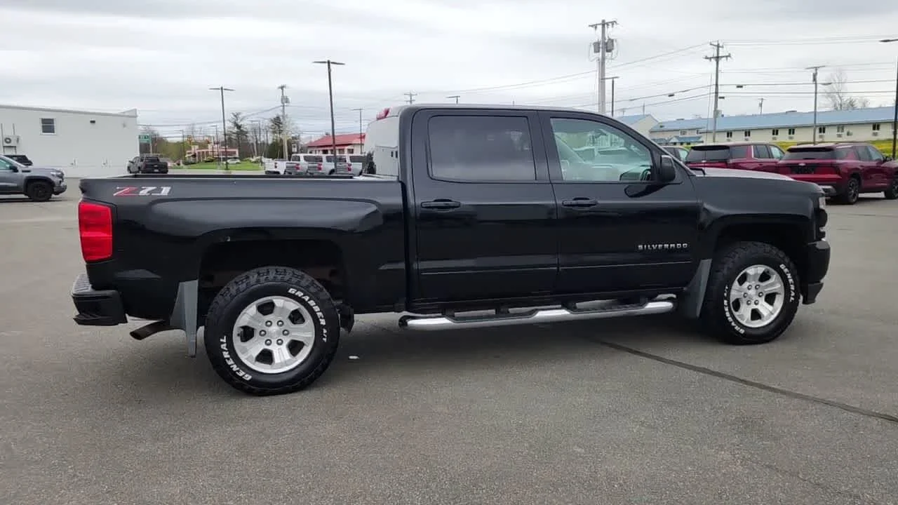 Used 2018 Black Chevrolet LT image 10
