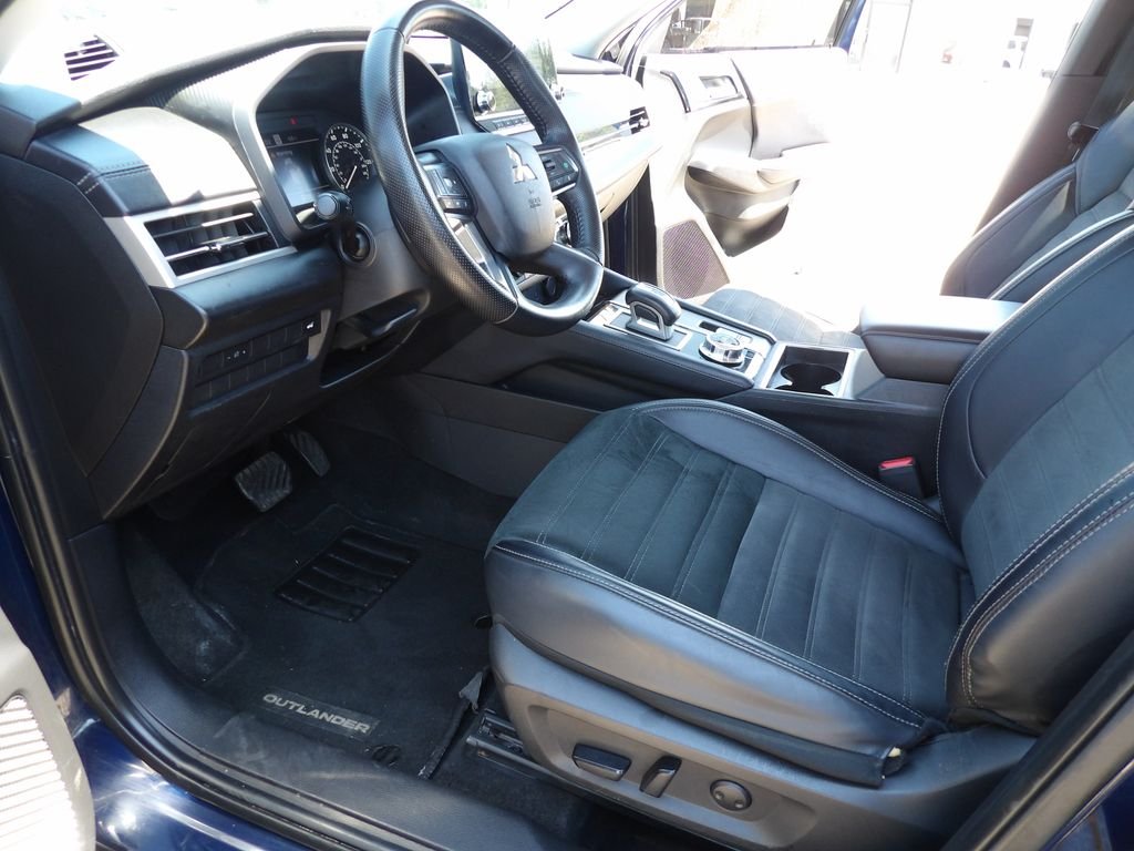 Used 2024 Cosmic Blue Metallic Mitsubishi SE Black Edition image 9