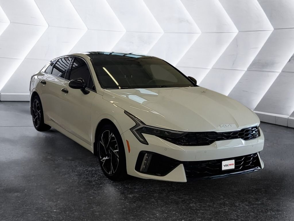 Used 2025 White Kia GT-Line image 1