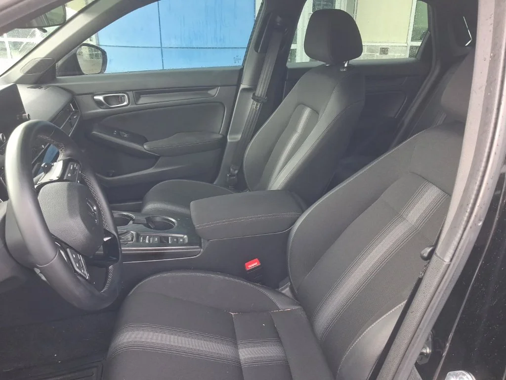 Used 2025  Honda Sport image 18