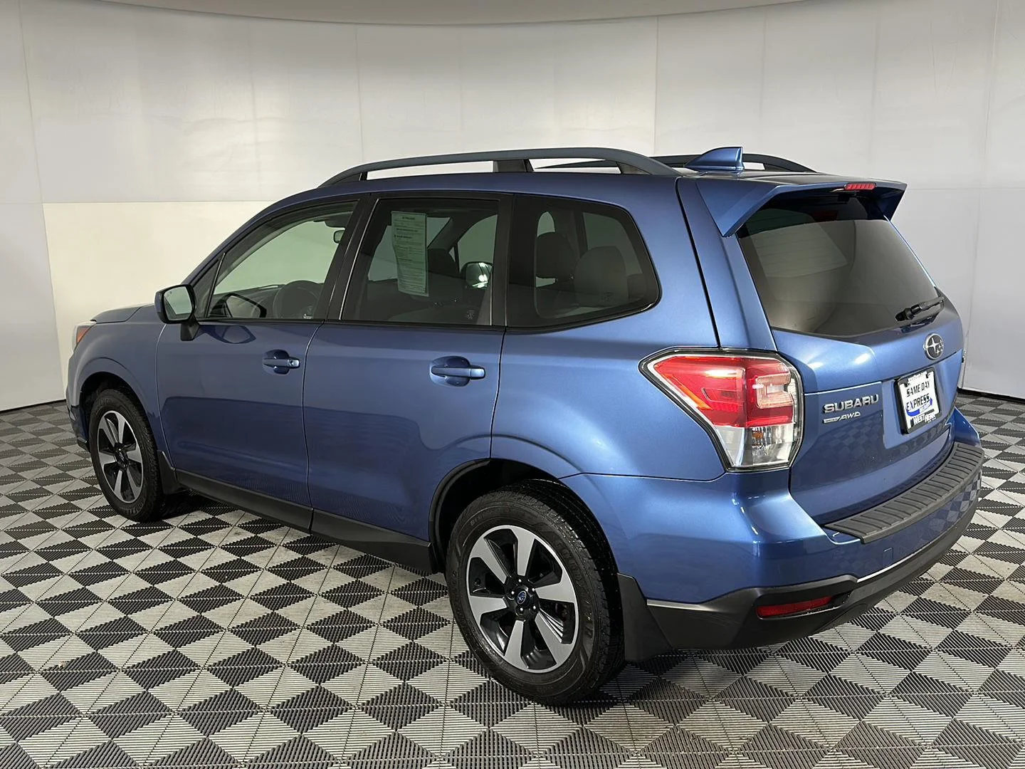 Used 2018 Quartz Blue Pearl Subaru Premium image 4