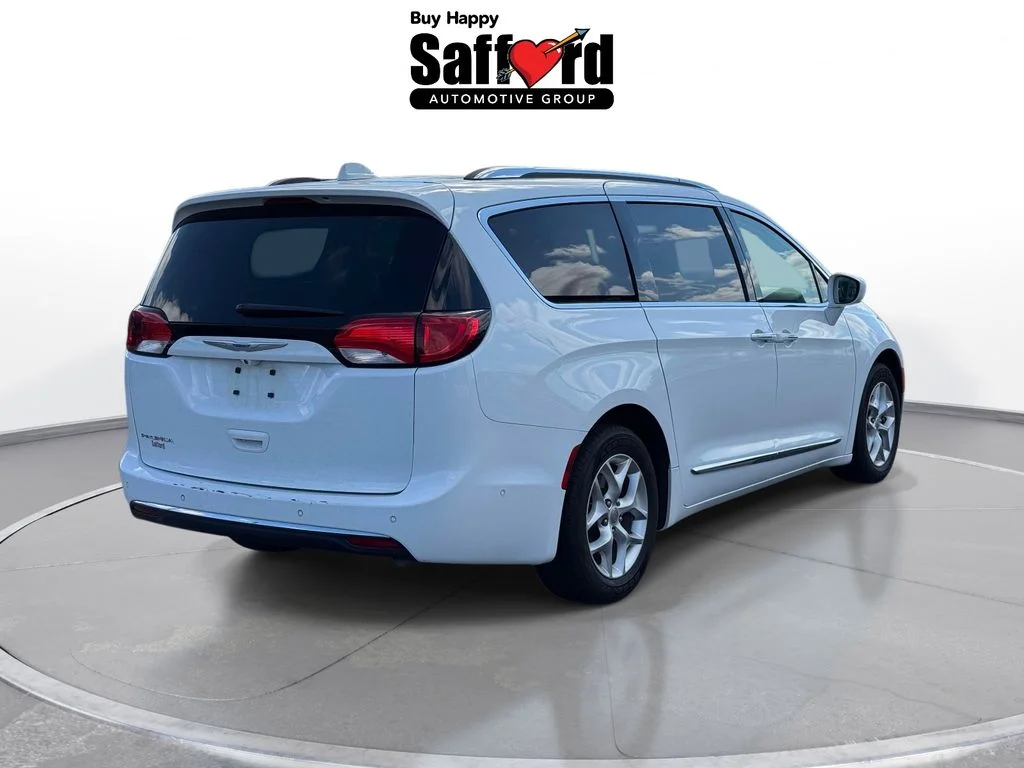 Used 2018 White Chrysler Touring L Plus image 8