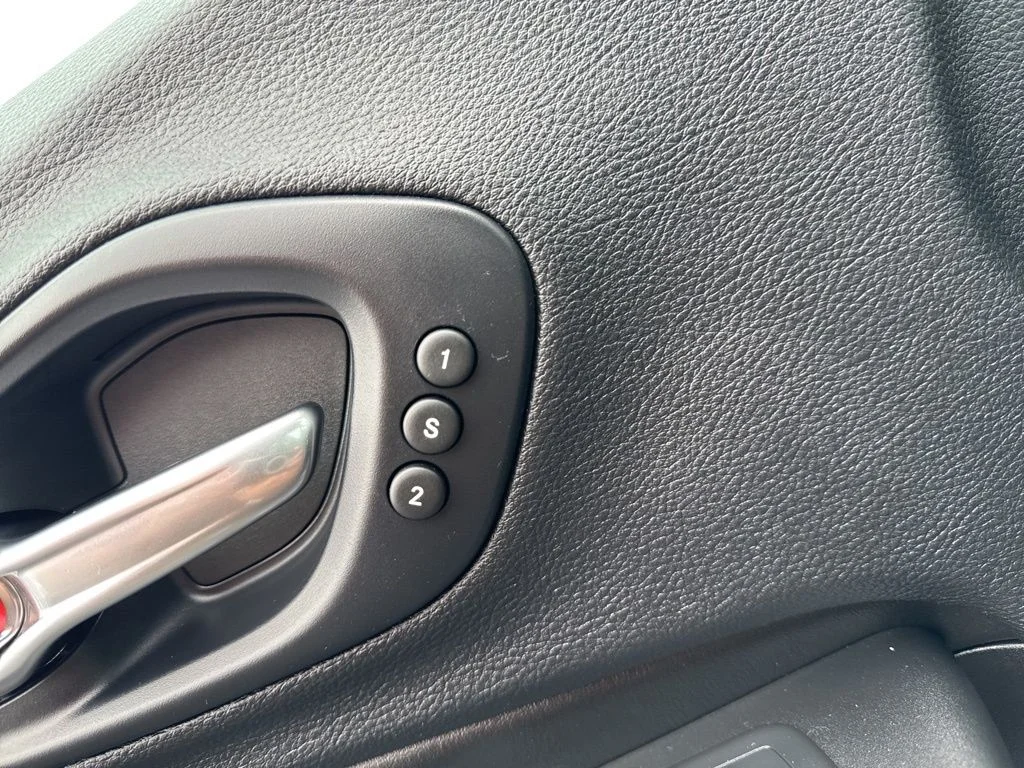 Used 2019 Black Jeep Limited image 32