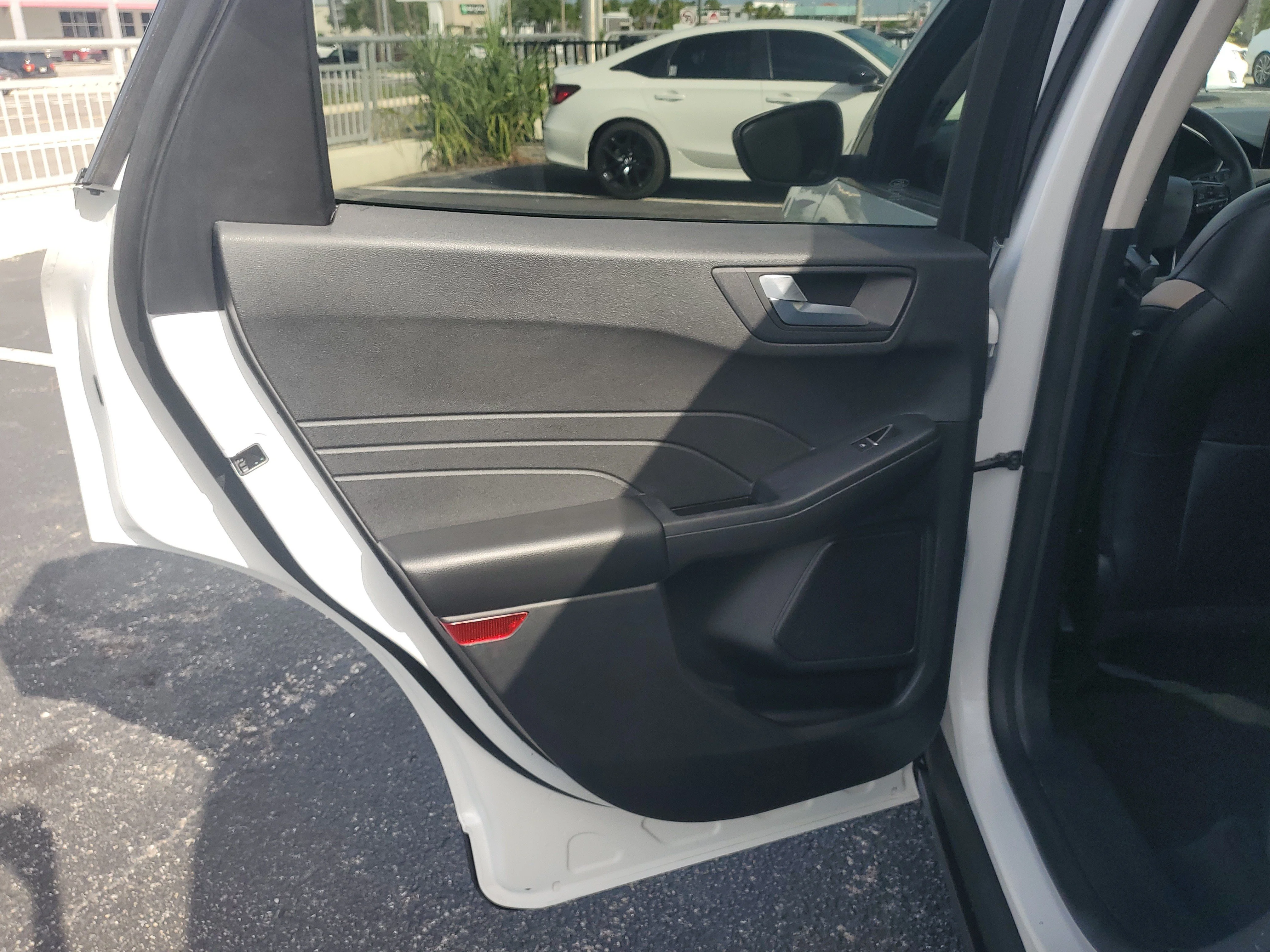 Used 2022 Oxford White Ford SEL image 13