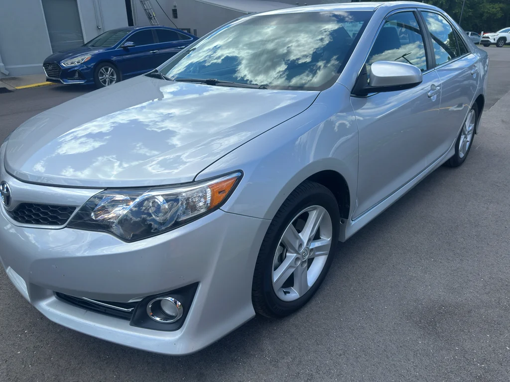 Used 2014 Classic Silver Metallic Toyota SE image 3