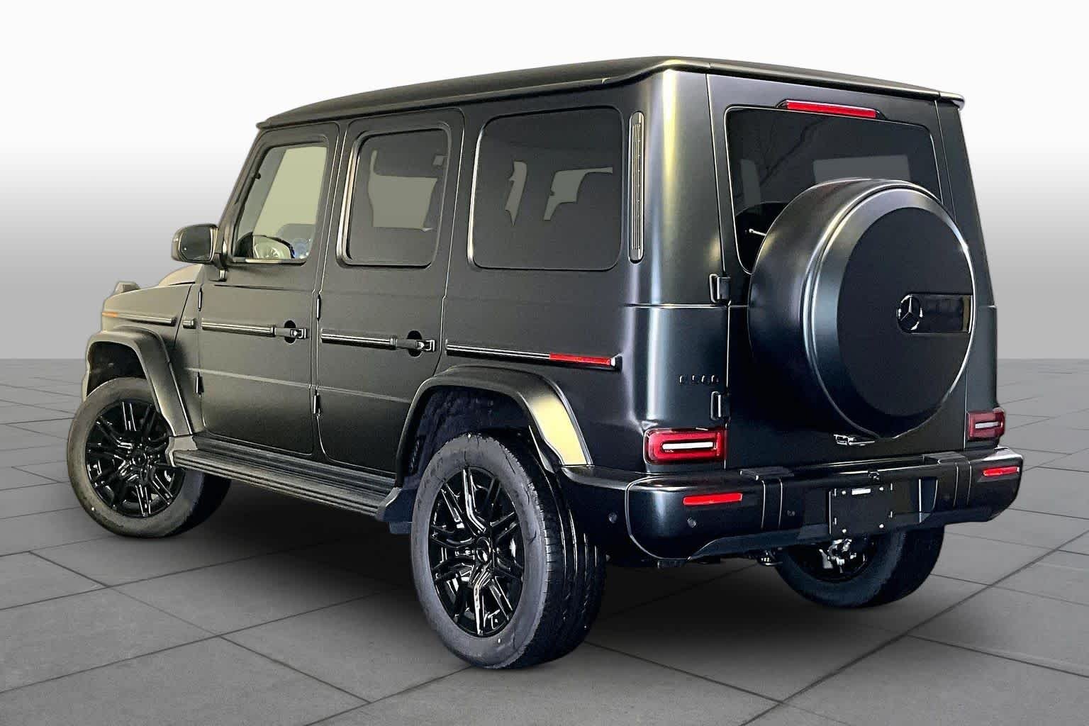 New 2027 MANUFAKTUR Night Black Magno Mercedes-Benz G 580e image 3