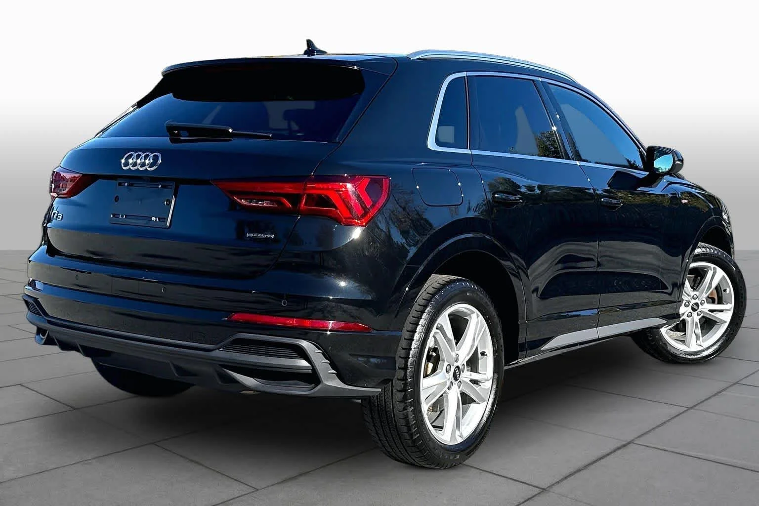 Used 2024 Mythos Black Metallic Audi S line Premium image 13