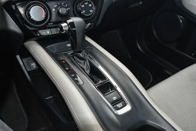 Used 2020 White Honda LX image 33