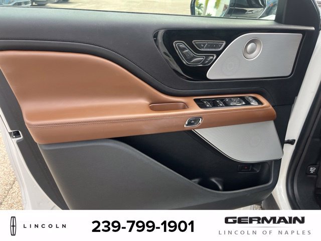 Used 2021 White Lincoln Grand Touring image 12