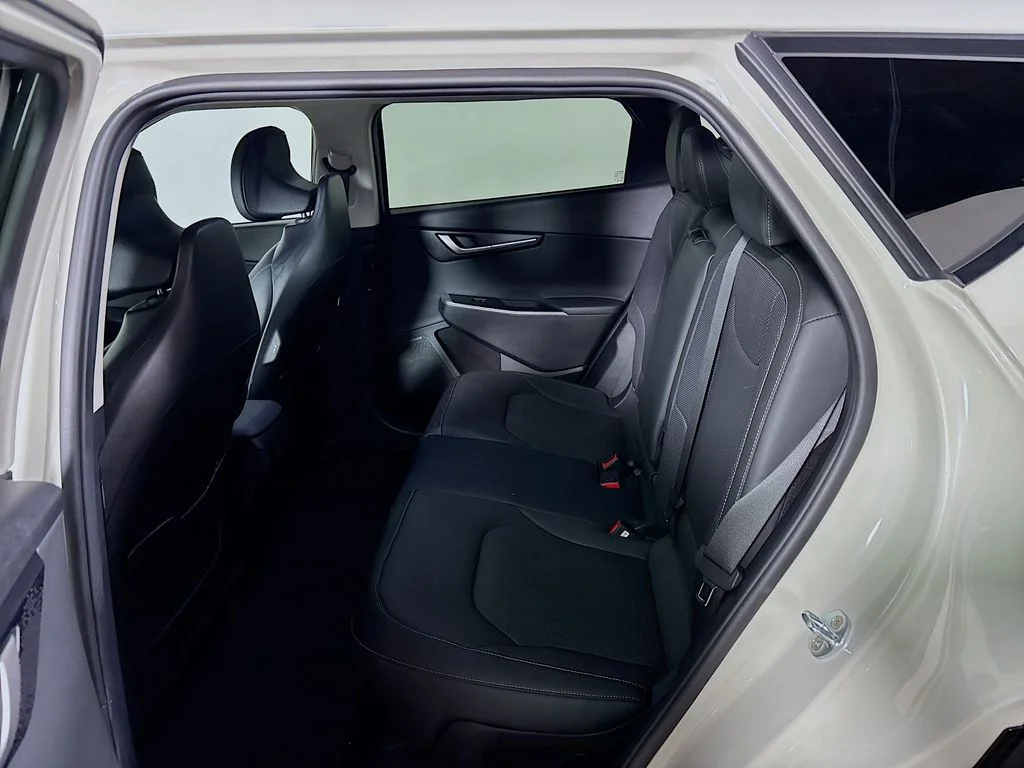 Used 2022 White Kia Wind image 20