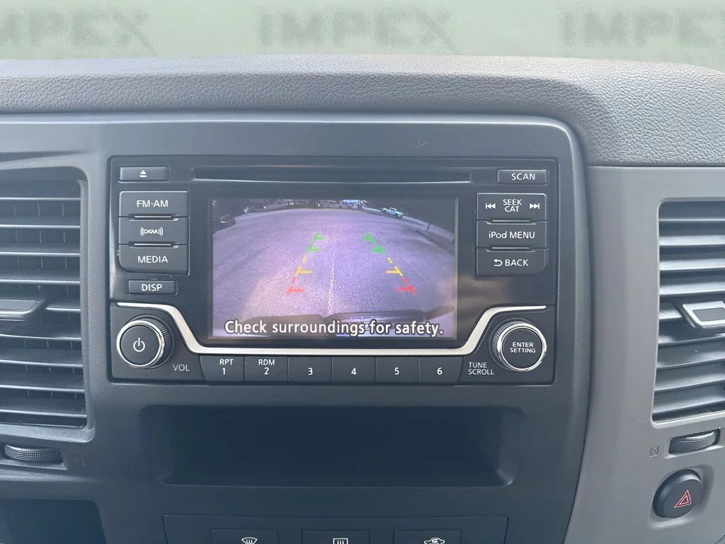 Used 2018 White Nissan SL image 18