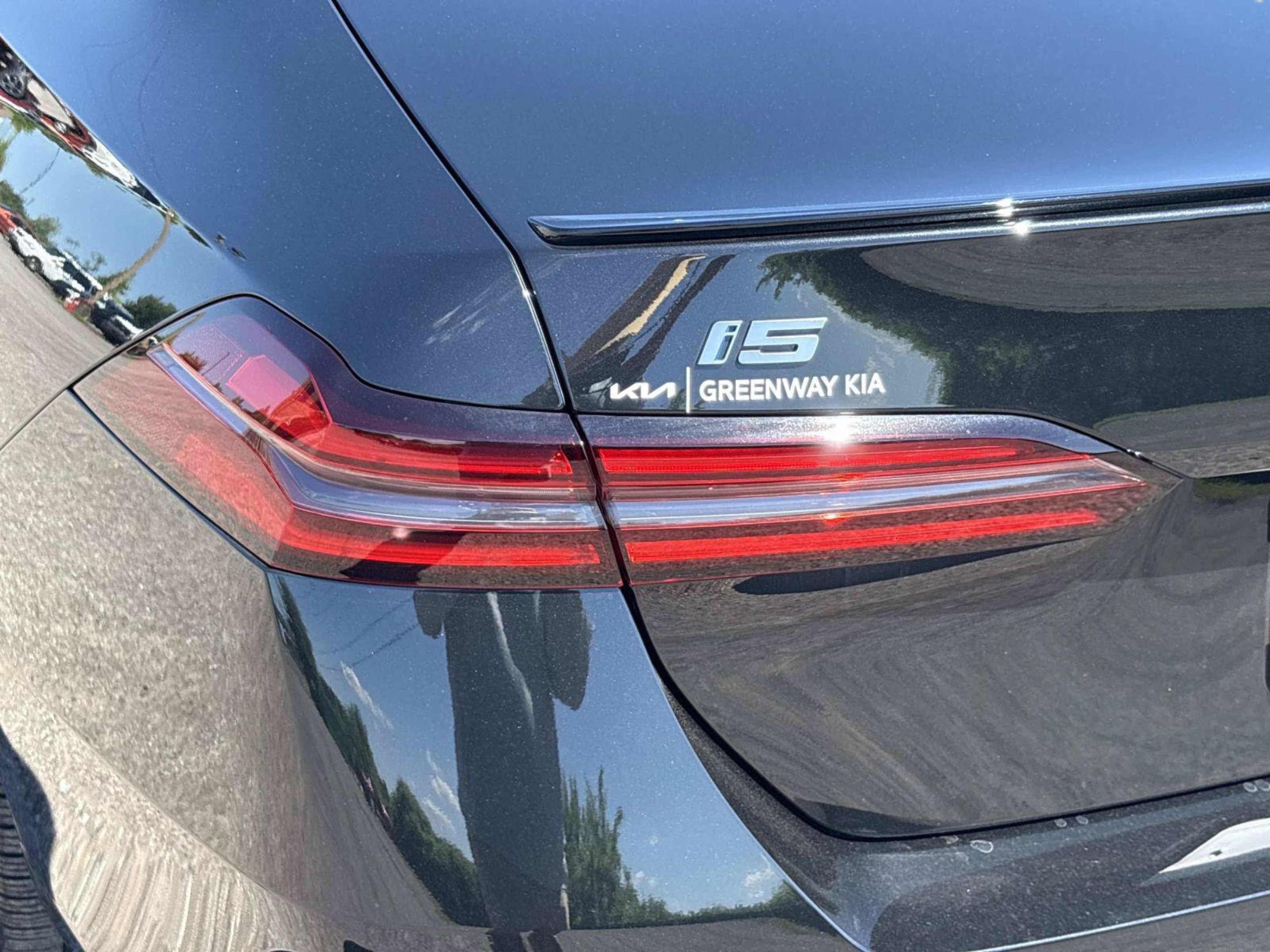 Used 2024 Black Sapphire Metallic BMW M60 image 11