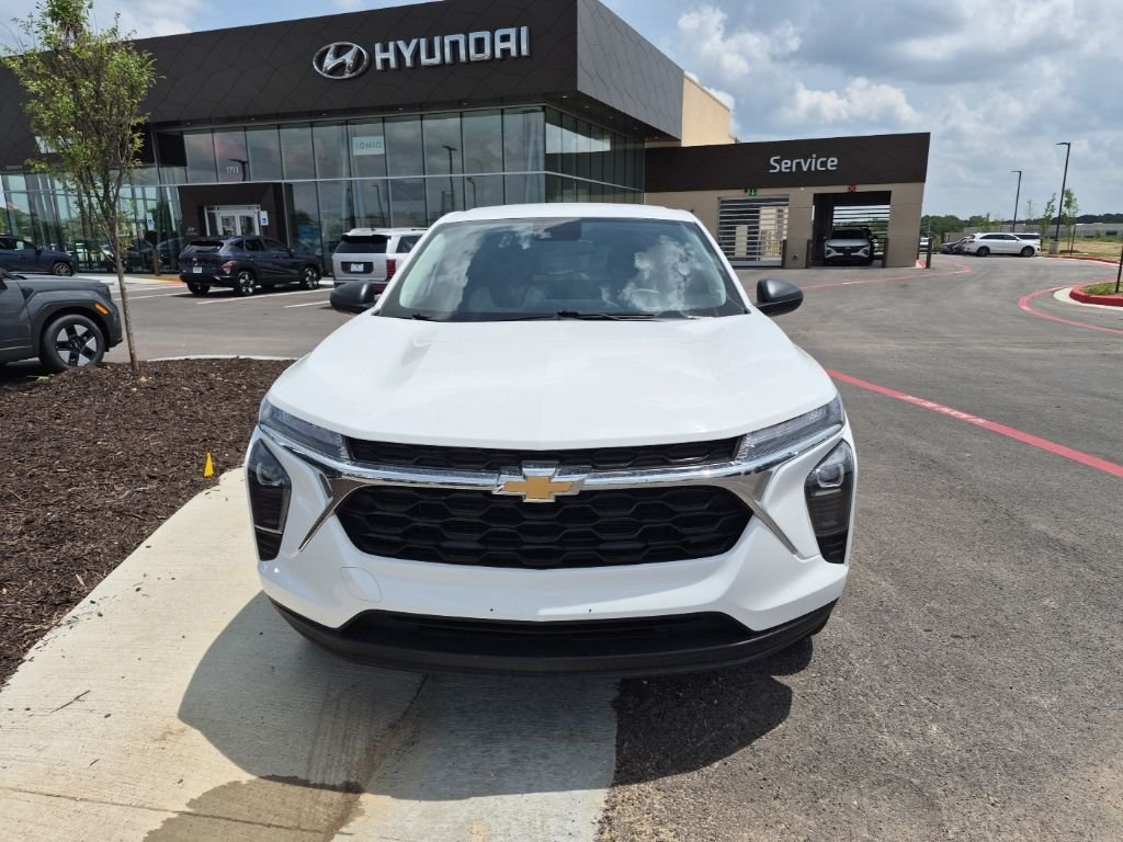 Used 2025 Chevrolet Trax LS with VIN KL77LFEP5SC159013 for sale in Kansas City