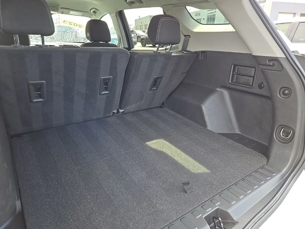 2023 GMC Terrain SLE - Photo 11