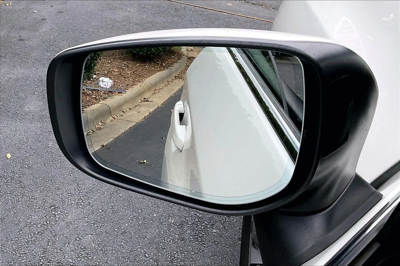 Certified Used 2020 White Subaru Premium image 29