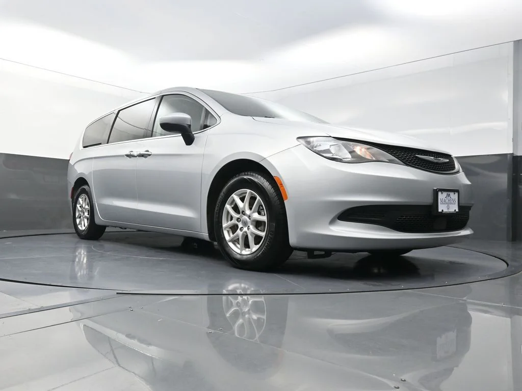 Used 2022 Silver Chrysler LX image 23