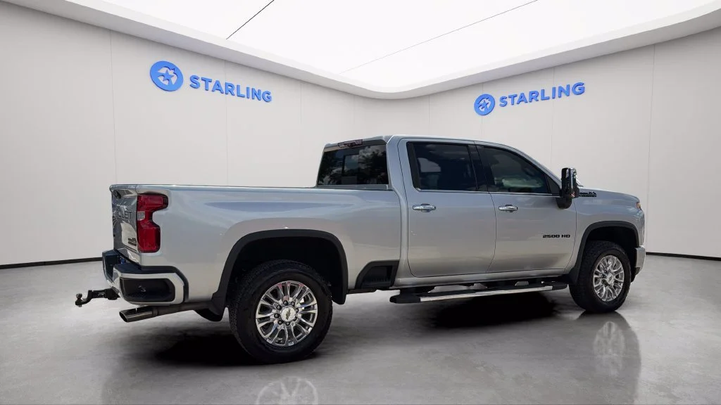 Used 2022 SILVER ICE METALLIC Chevrolet High Country image 10