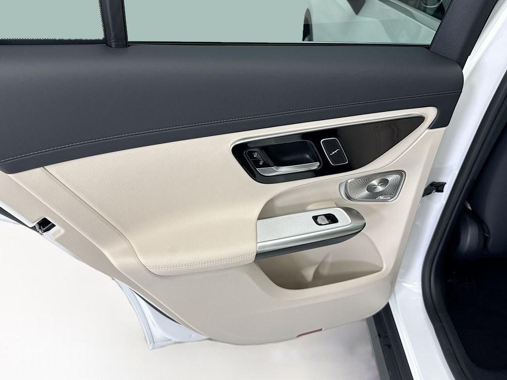New 2027 Moonlight White Metallic Mercedes-Benz GLC 300 image 26