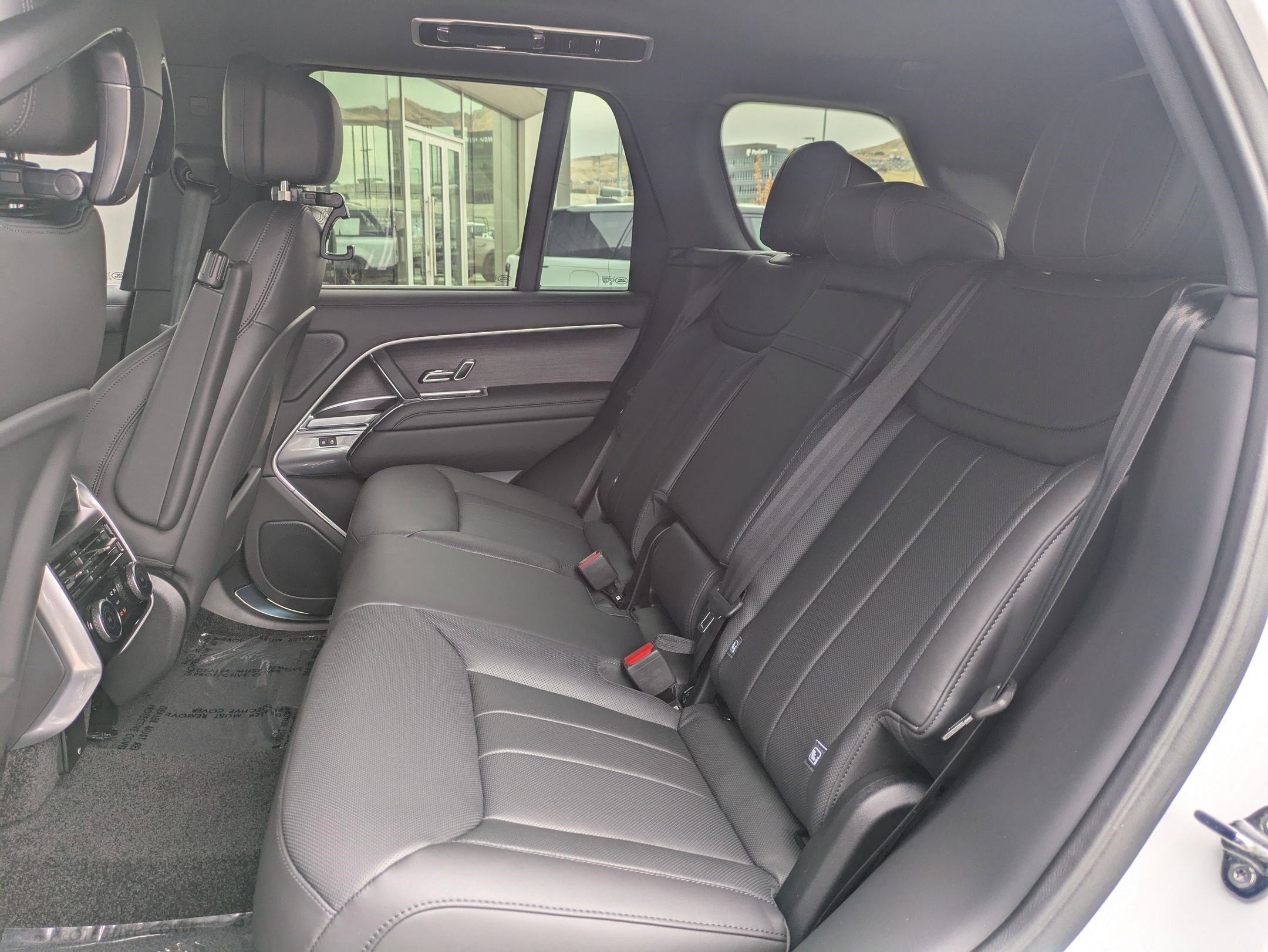 2025 Land Rover Range Rover SE - Photo 16