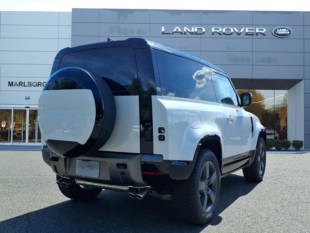 2026 Land Rover Defender V8 - Photo 2