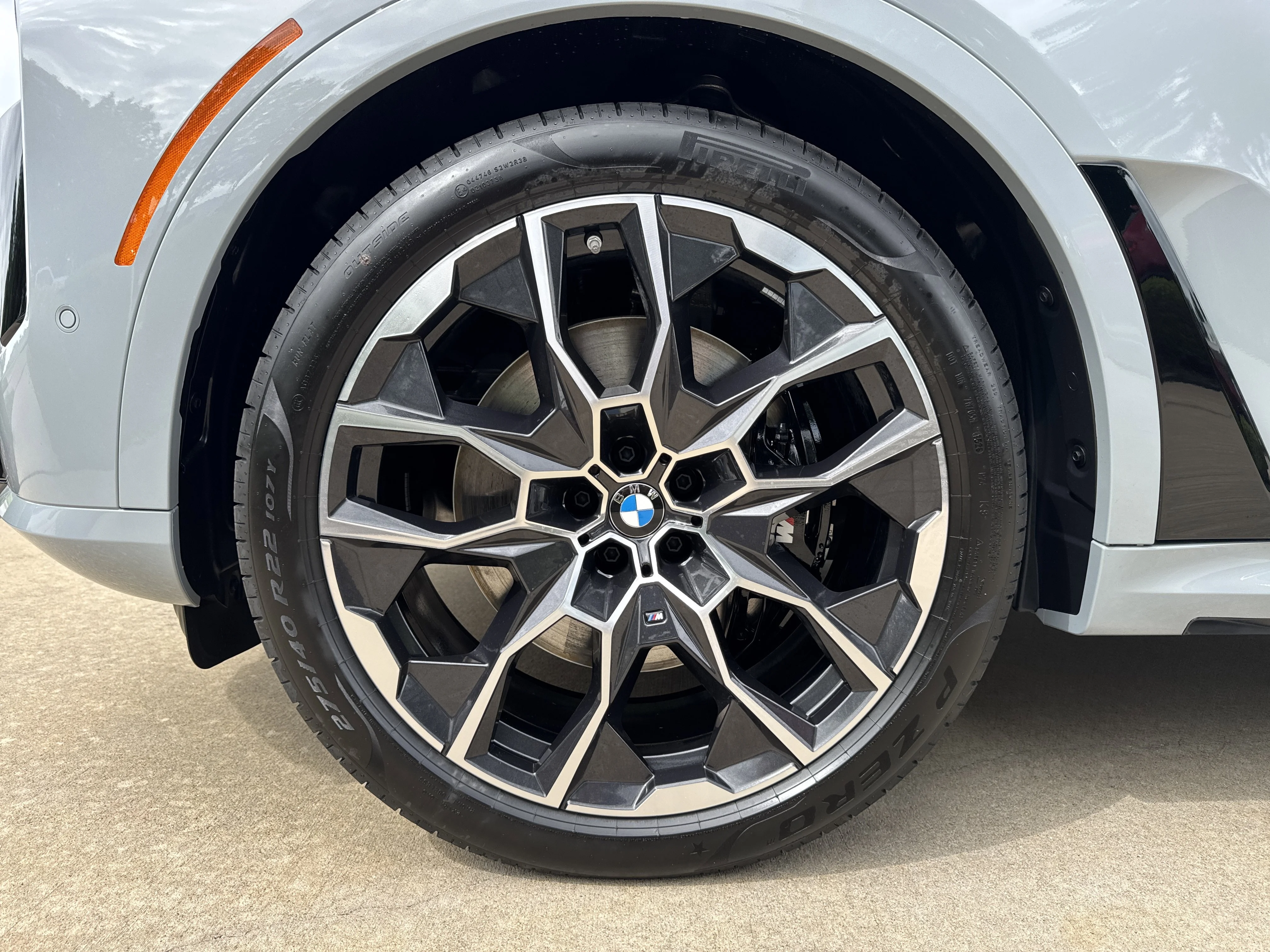 New 2027 0C4P Brooklyn Grey Metallic BMW M60i image 28