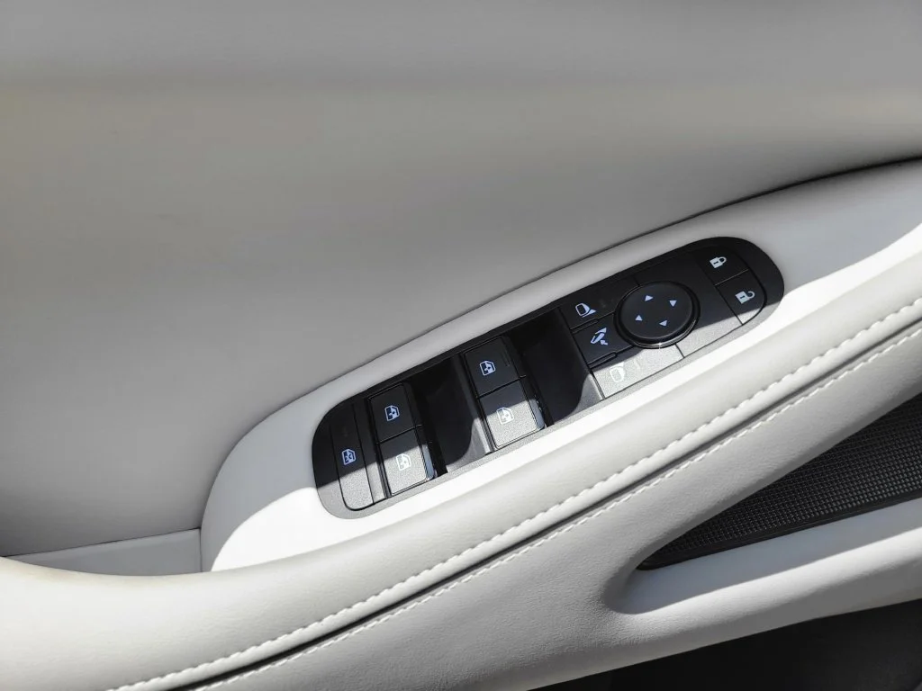 New 2027 White INFINITI LUXE image 19