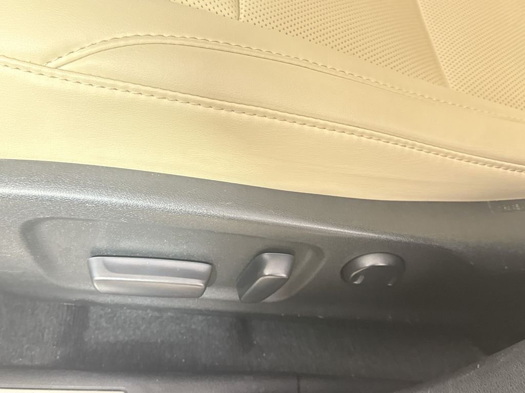 Used 2021 Nori Green Pearl Lexus  image 19