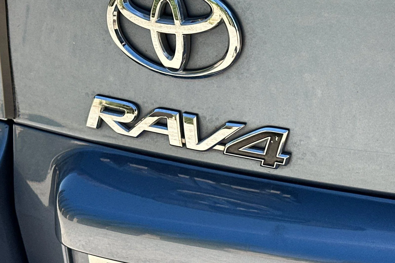 Used 2011 Pacific Blue Metallic Toyota Base image 27