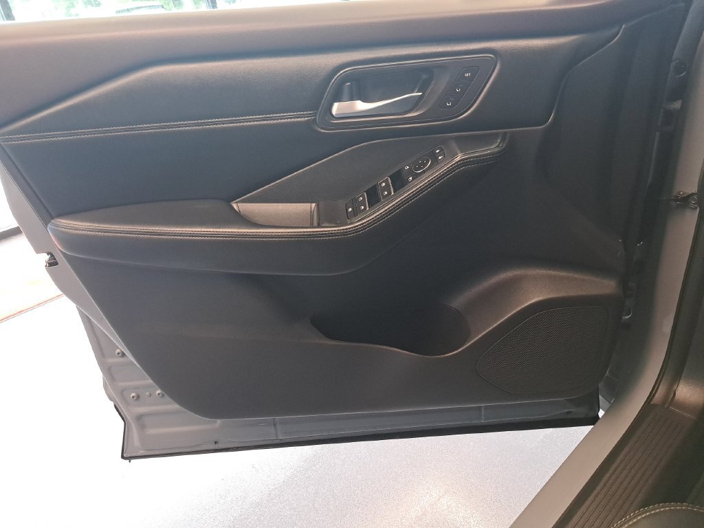 Used 2023 Gray Nissan SL image 15
