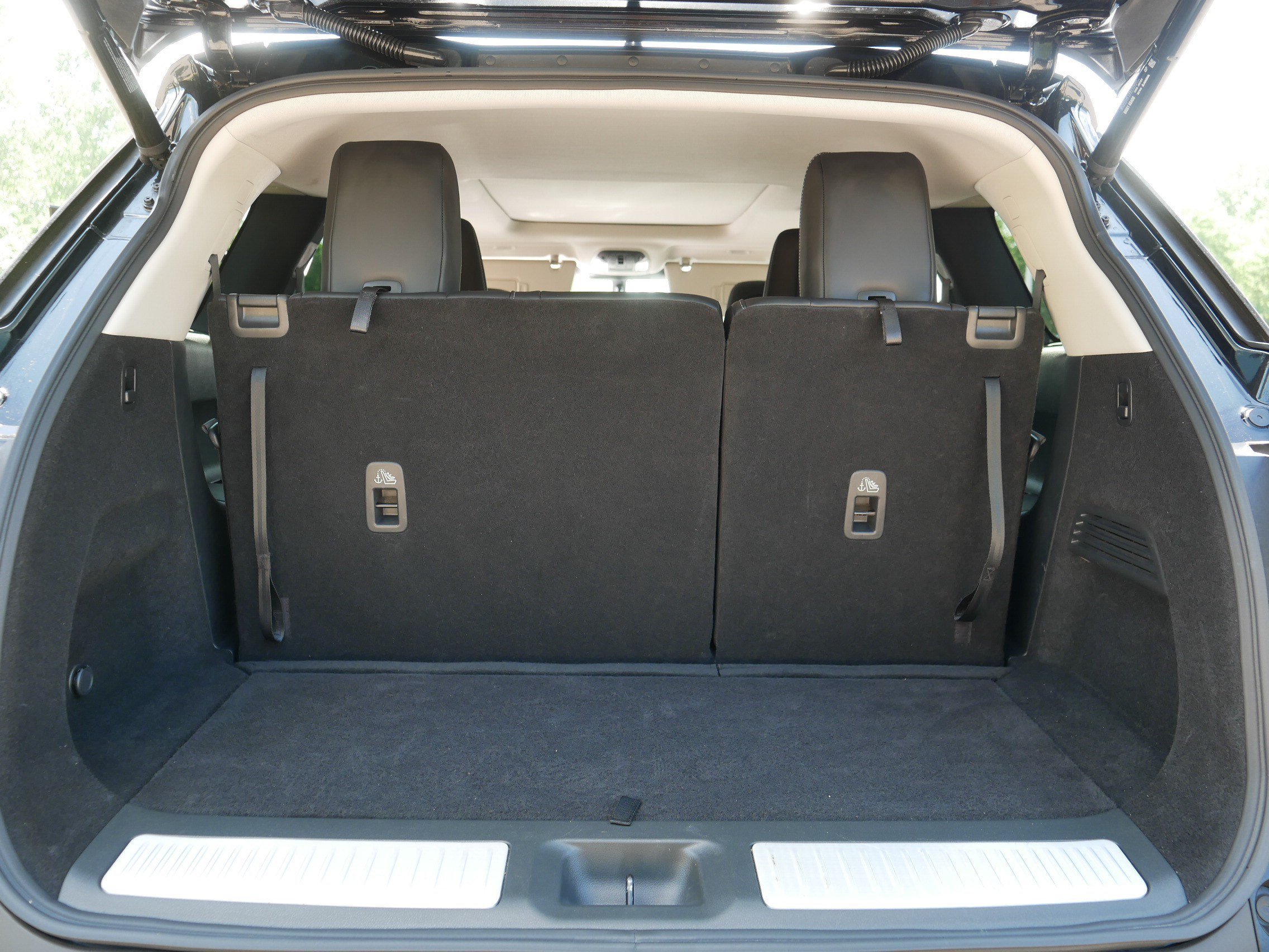 Used 2023 Mineral Black INFINITI PURE image 18
