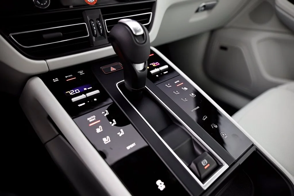 2026 Porsche Macan T - Photo 38