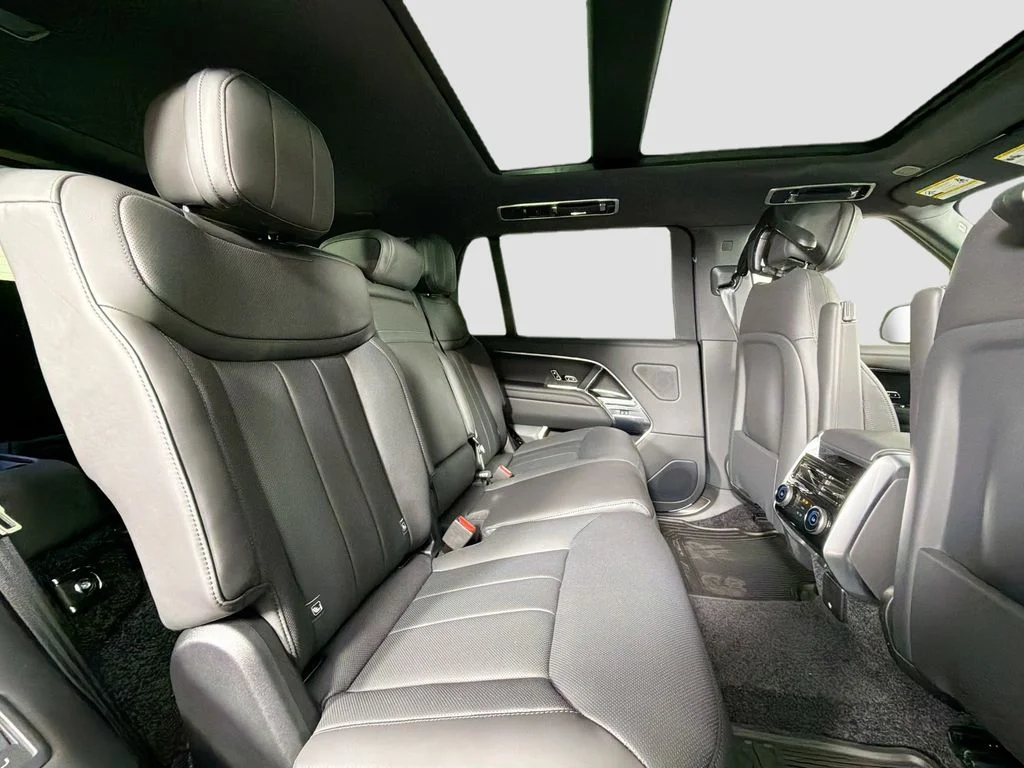 New 2026 Carpathian Grey Land Rover SE 7 Seats image 29
