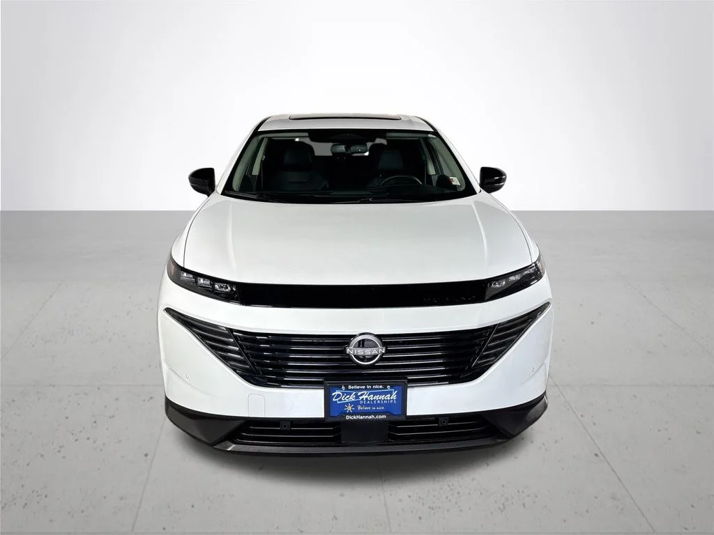 Used 2025 White Nissan SL image 3