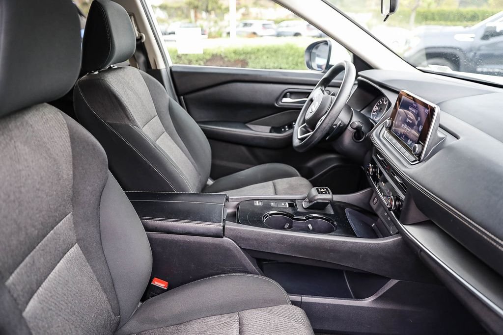 2024 Nissan Rogue SV - Photo 17