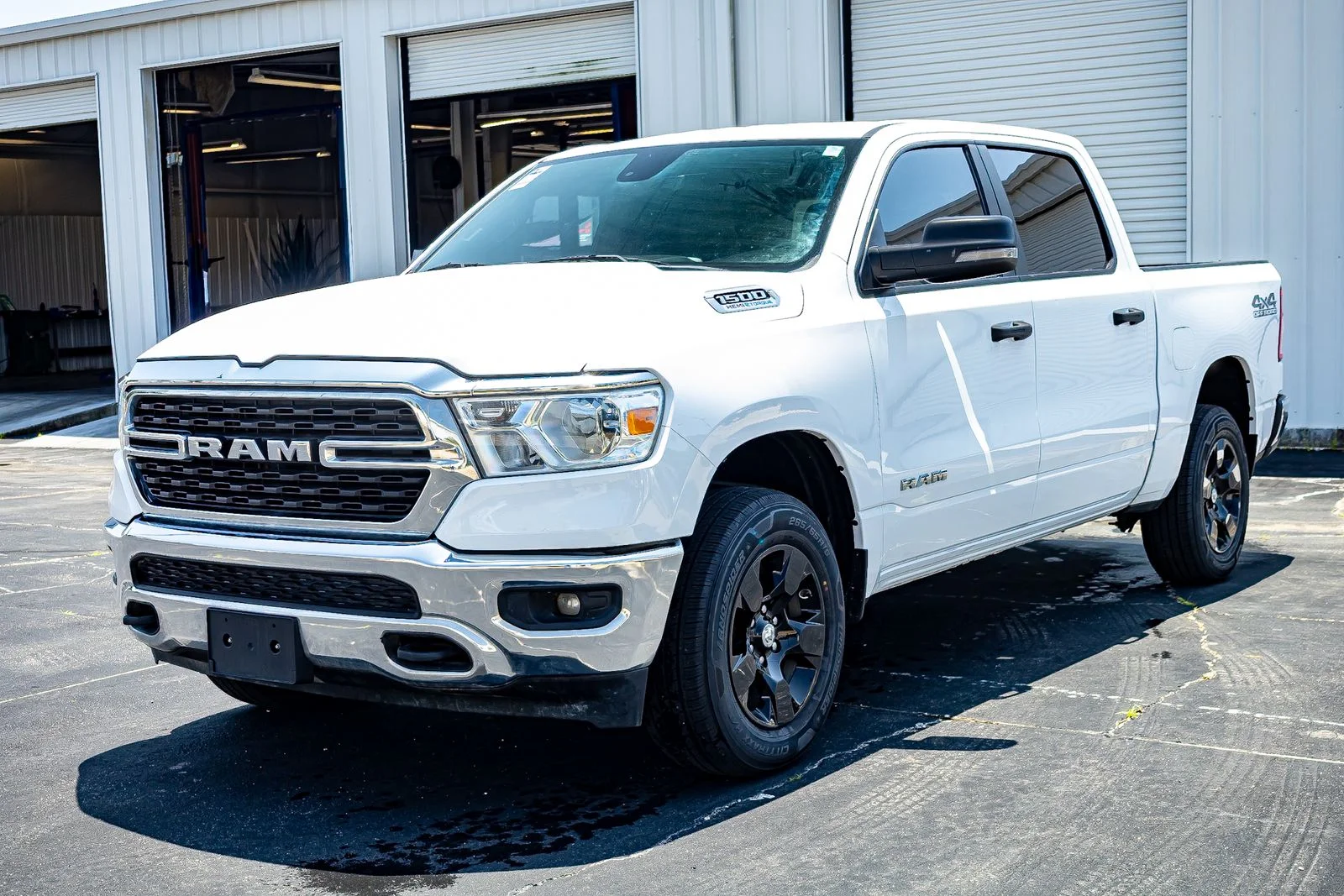 2023 RAM 1500 Big Horn/Lone Star 4x4 Crew Cab 5'7's photo