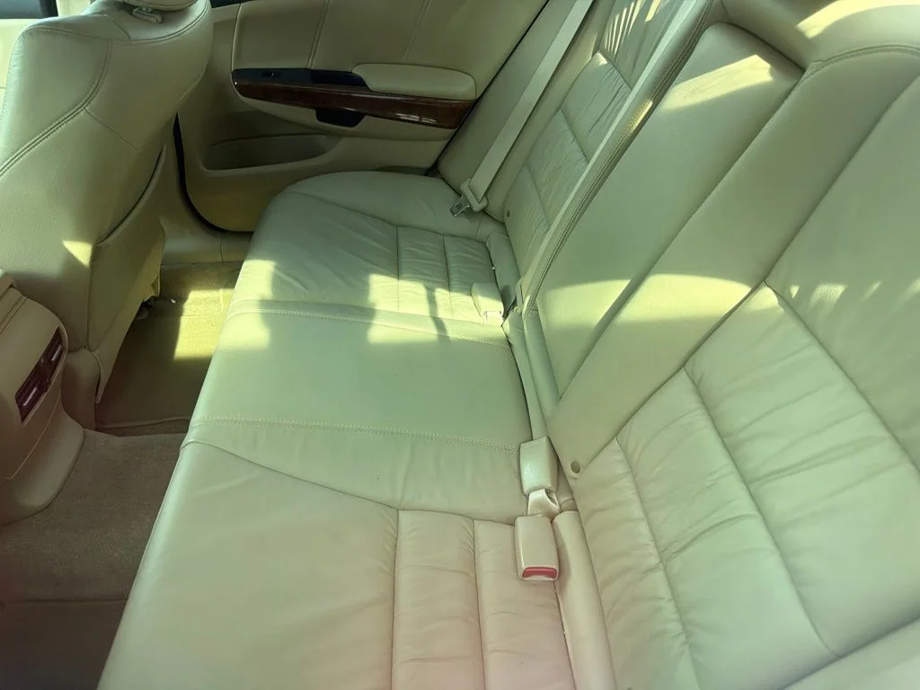 Used 2011 White Honda EX-L image 12
