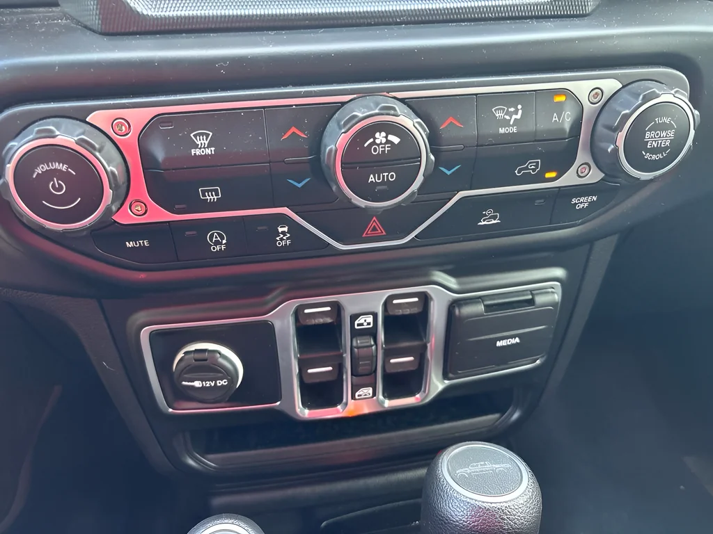 Used 2023 High Velocity Clearcoat Jeep Overland image 32