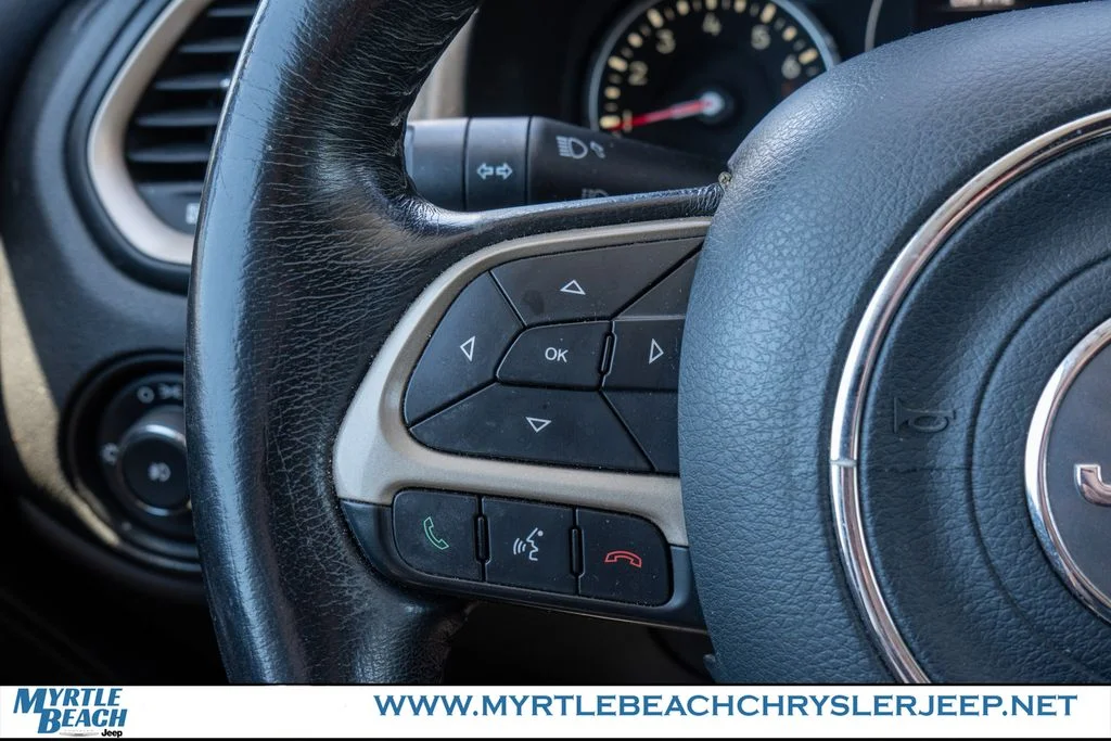 Used 2016 Granite Crystal Metallic Clearcoat Jeep Latitude image 27