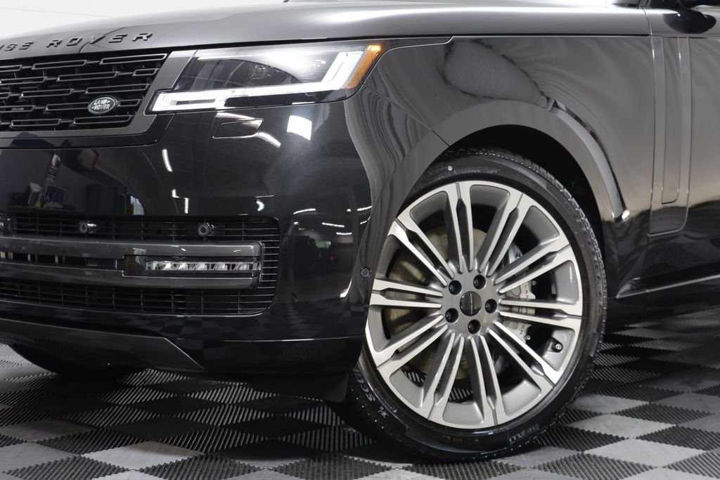 New 2026 Santorini Black LAND ROVER SE LWB 7-Seats / V8 image 4