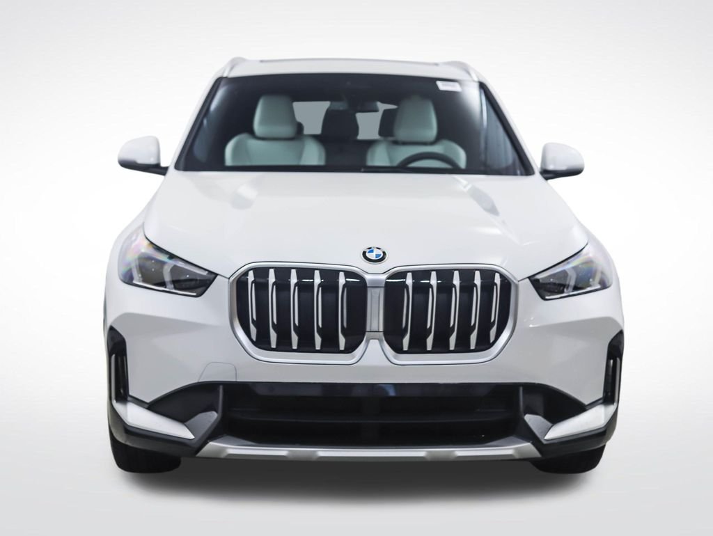Used 2026 White Metallic BMW xDrive28i image 9
