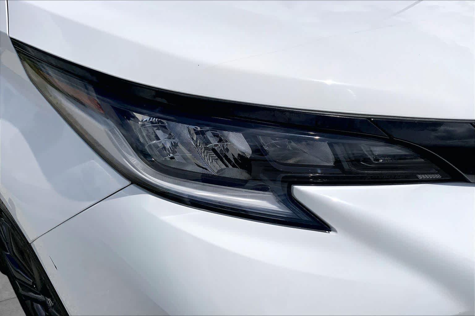 Used 2025 Ice Cap Toyota XSE image 27