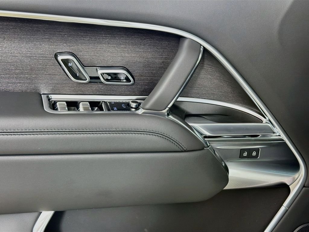 New 2026 Fuji White Land Rover SE image 18