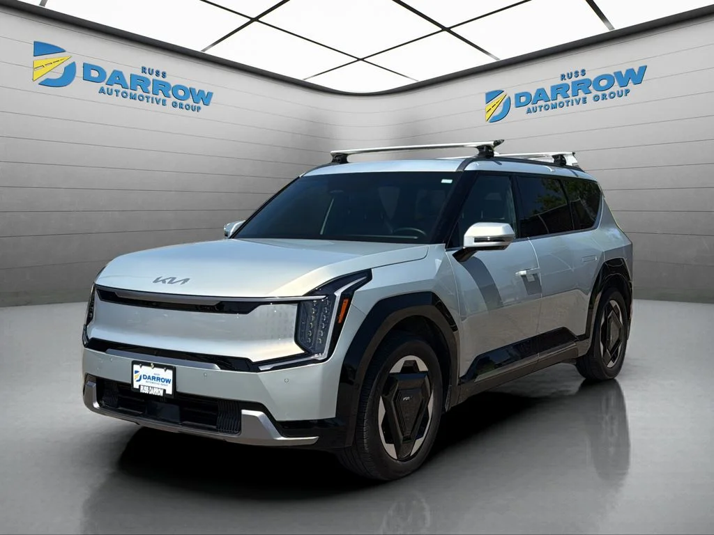 Used 2024 White Kia Land image 1